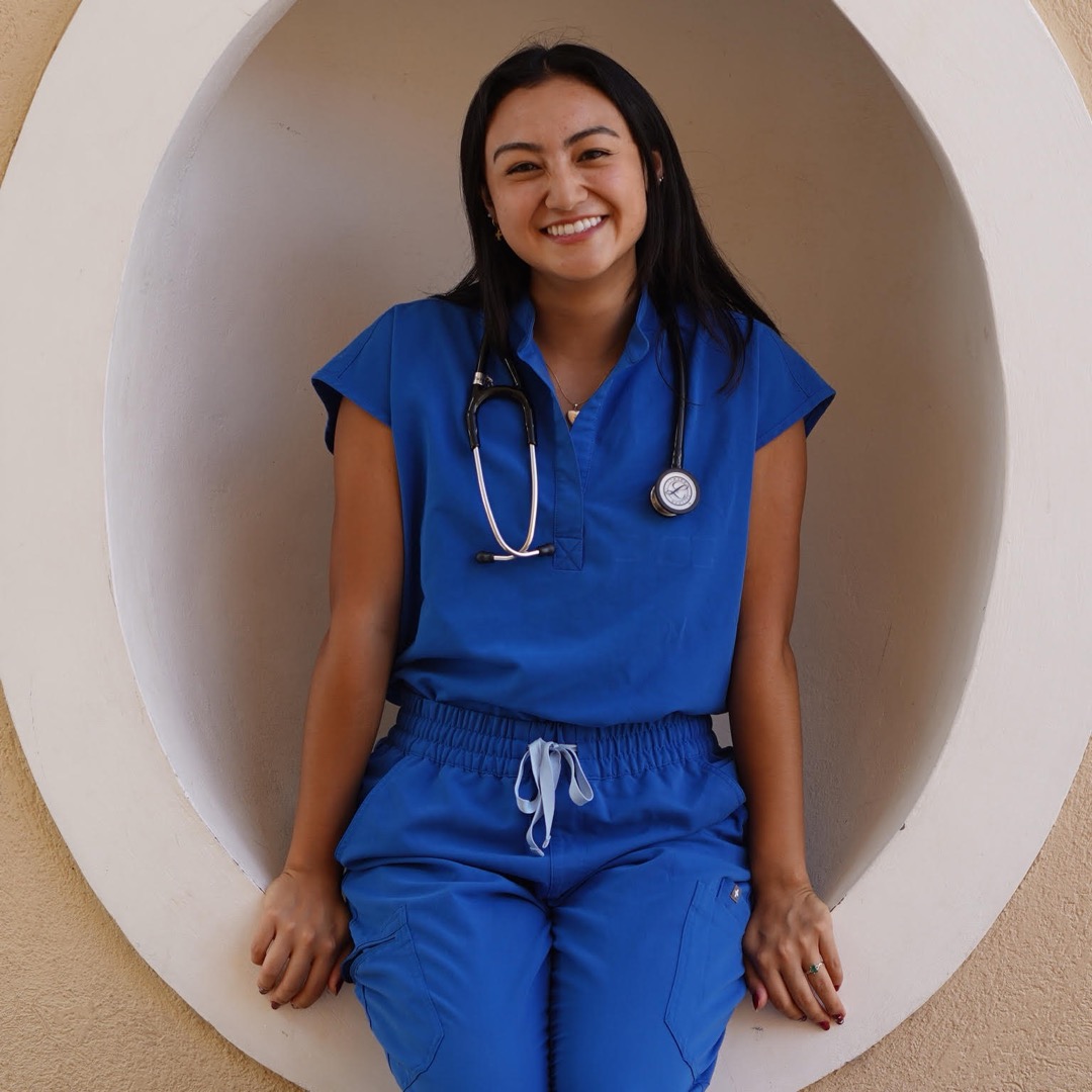 Dr. Mikka Muramatsu, veterinario en Tropicana Animal Hospital